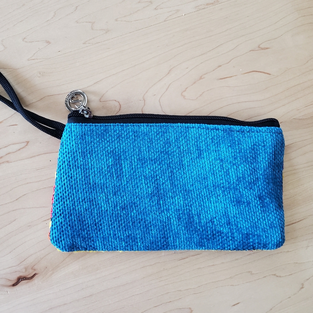 Beautiful Wristlet - Picture 2 of 4